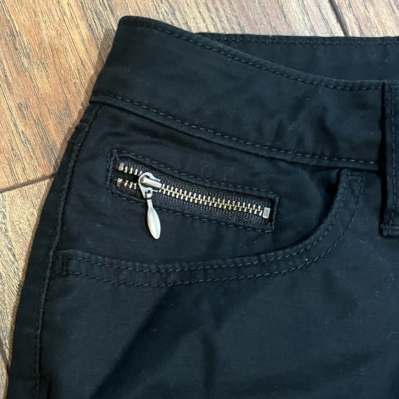 { apt 9 } woman’s black capri pants - Picture 2 of 6